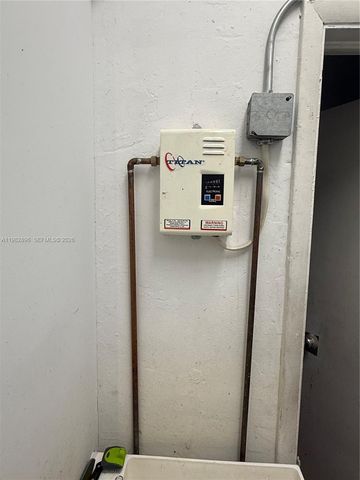 854 Ali Baba Ave, Opa-locka, FL 33054