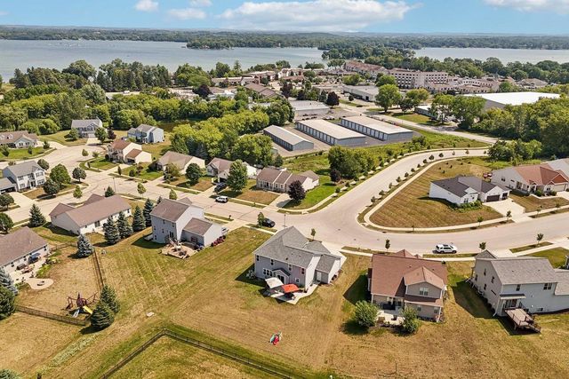 74 Weston Ridge ROAD, Oconomowoc, WI 53066