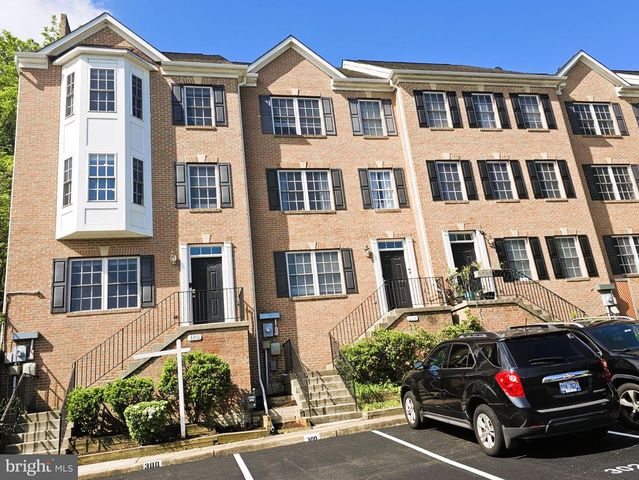 300 CENTER LN, Occoquan, VA 22125