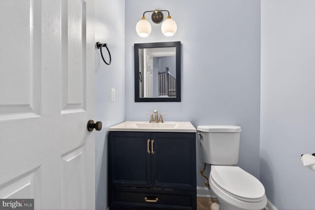 300 CENTER LN, Occoquan, VA 22125