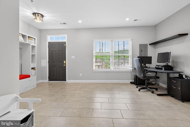 300 CENTER LN, Occoquan, VA 22125