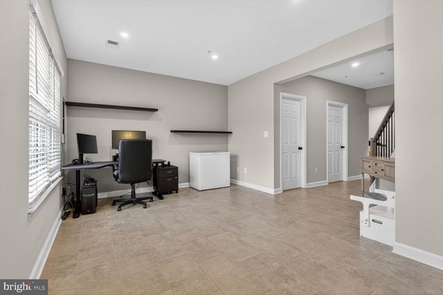 300 CENTER LN, Occoquan, VA 22125