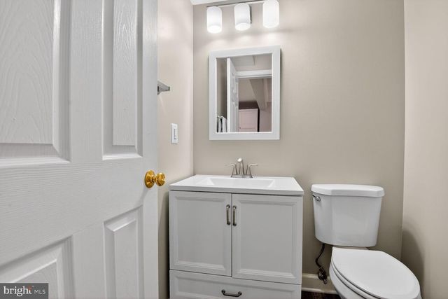 300 CENTER LN, Occoquan, VA 22125