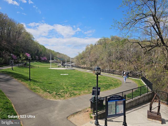 300 CENTER LN, Occoquan, VA 22125