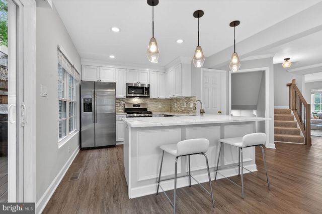 300 CENTER LN, Occoquan, VA 22125
