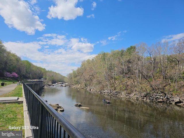 300 CENTER LN, Occoquan, VA 22125