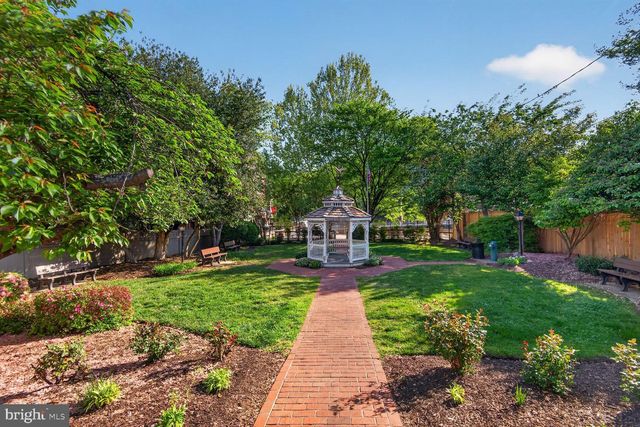 300 CENTER LN, Occoquan, VA 22125