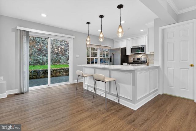 300 CENTER LN, Occoquan, VA 22125