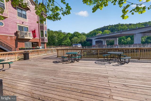 300 CENTER LN, Occoquan, VA 22125