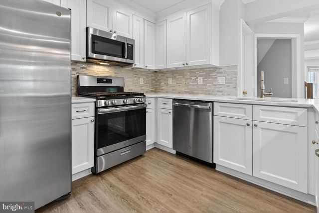 300 CENTER LN, Occoquan, VA 22125