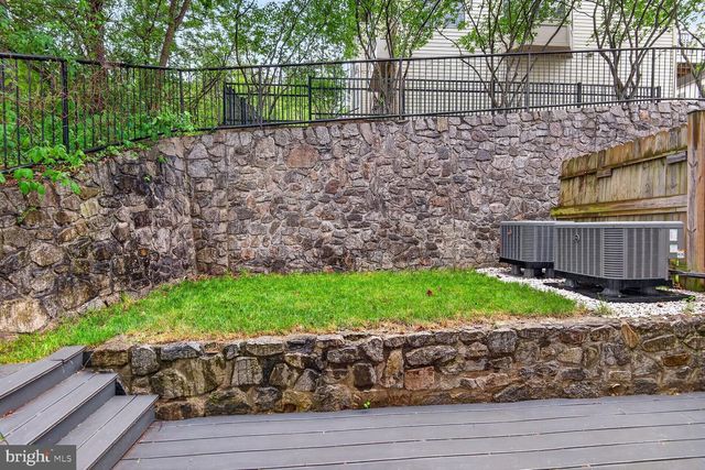 300 CENTER LN, Occoquan, VA 22125