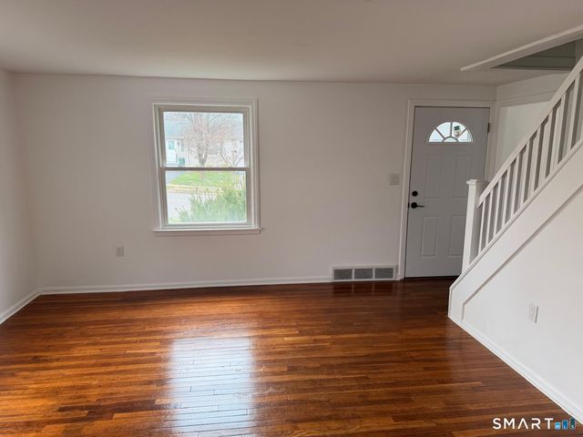 44 Lynmoor Place, Hamden, CT 06517