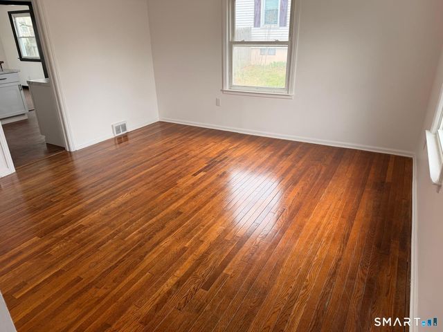 44 Lynmoor Place, Hamden, CT 06517