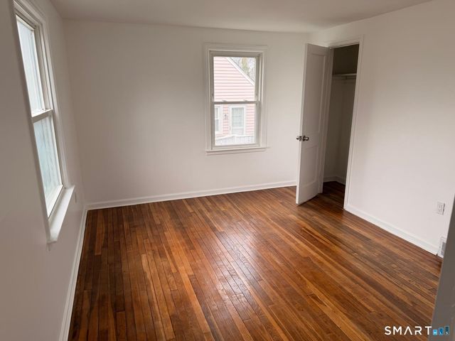 44 Lynmoor Place, Hamden, CT 06517