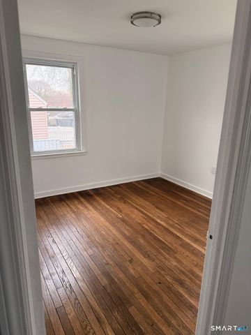 44 Lynmoor Place, Hamden, CT 06517