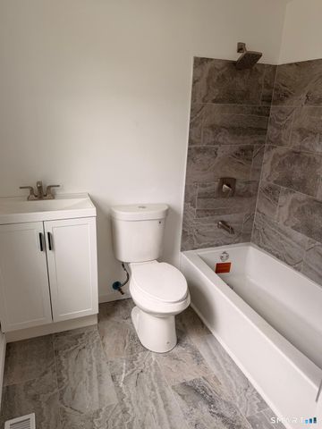 44 Lynmoor Place, Hamden, CT 06517