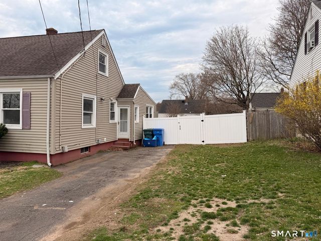 44 Lynmoor Place, Hamden, CT 06517