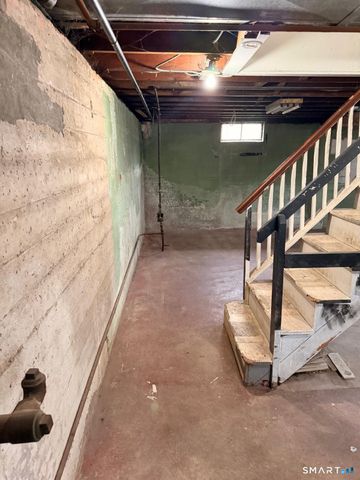 44 Lynmoor Place, Hamden, CT 06517