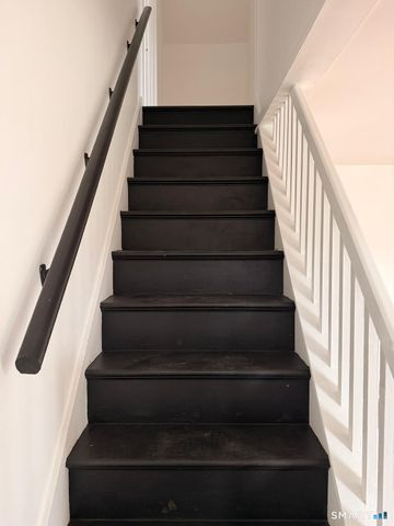 44 Lynmoor Place, Hamden, CT 06517