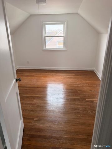 44 Lynmoor Place, Hamden, CT 06517