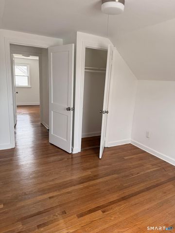 44 Lynmoor Place, Hamden, CT 06517