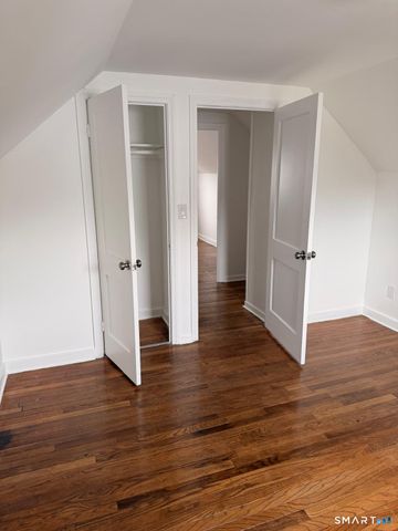 44 Lynmoor Place, Hamden, CT 06517