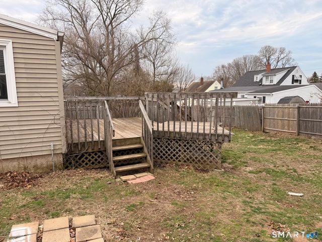 44 Lynmoor Place, Hamden, CT 06517