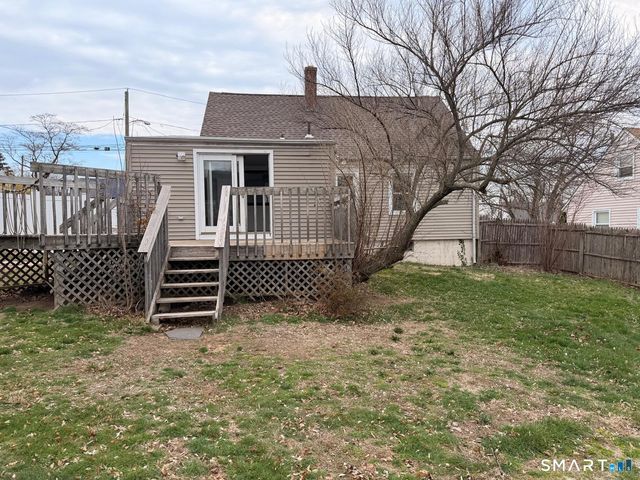 44 Lynmoor Place, Hamden, CT 06517