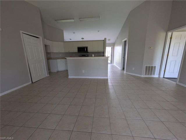 1725 NW 11th CT, Cape Coral, FL 33993