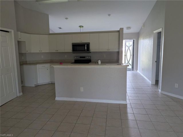 1725 NW 11th CT, Cape Coral, FL 33993