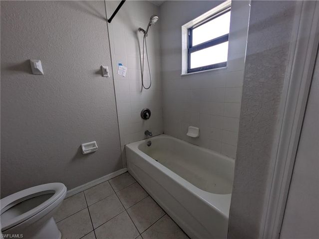 1725 NW 11th CT, Cape Coral, FL 33993