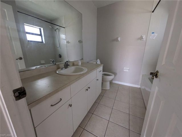 1725 NW 11th CT, Cape Coral, FL 33993