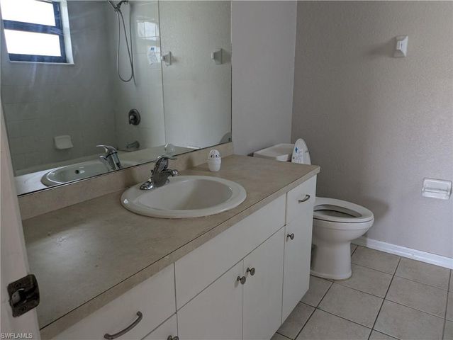 1725 NW 11th CT, Cape Coral, FL 33993