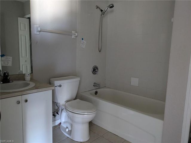 1725 NW 11th CT, Cape Coral, FL 33993
