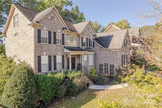 9913 Hazelview Drive, Charlotte, NC 28277