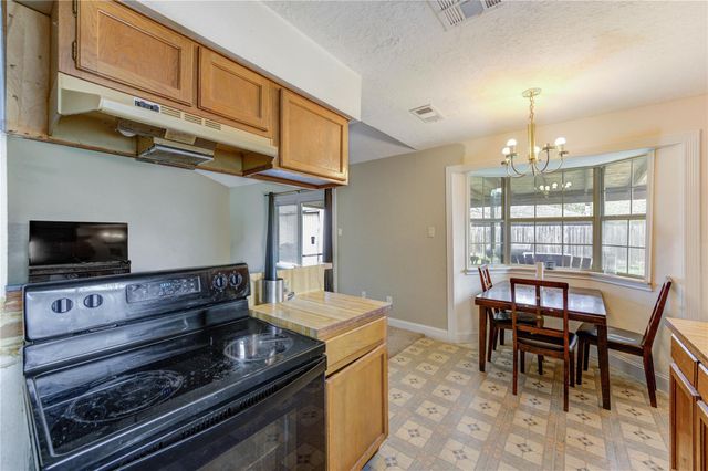 8610 Bluebonnet Street, Highlands, TX 77562