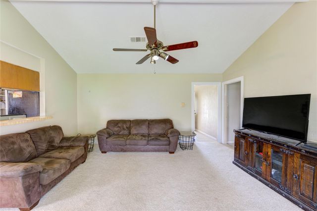 8610 Bluebonnet Street, Highlands, TX 77562