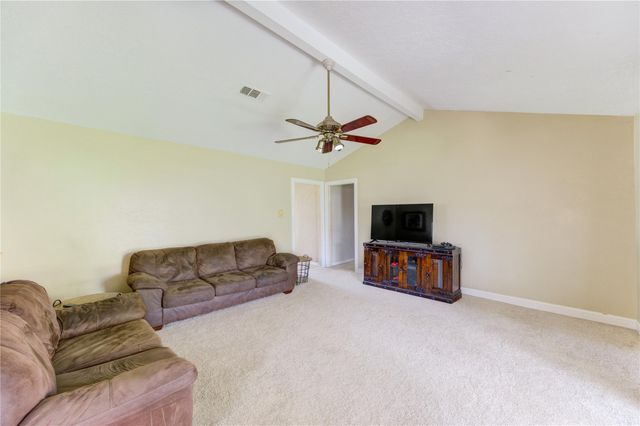 8610 Bluebonnet Street, Highlands, TX 77562