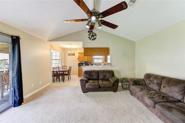 8610 Bluebonnet Street, Highlands, TX 77562