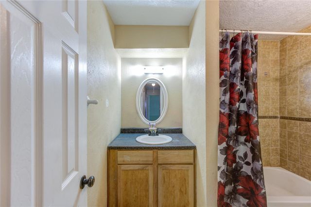 8610 Bluebonnet Street, Highlands, TX 77562