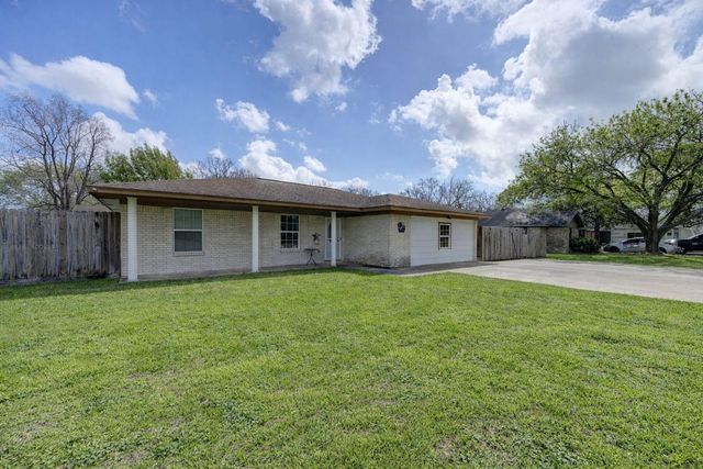 8610 Bluebonnet Street, Highlands, TX 77562