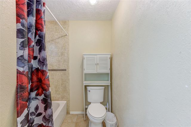 8610 Bluebonnet Street, Highlands, TX 77562