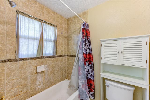 8610 Bluebonnet Street, Highlands, TX 77562