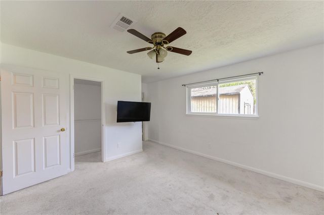 8610 Bluebonnet Street, Highlands, TX 77562