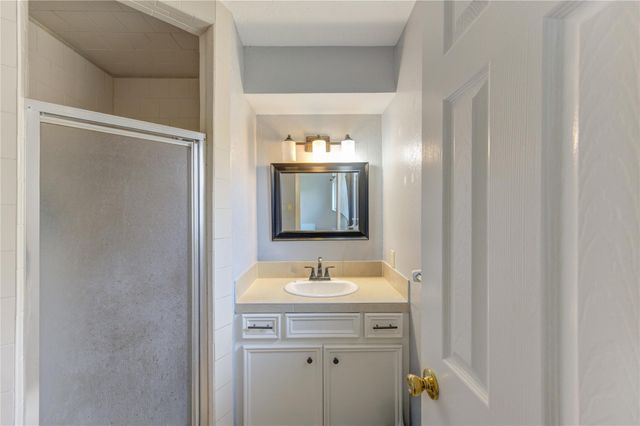 8610 Bluebonnet Street, Highlands, TX 77562
