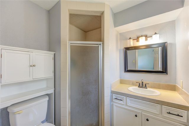 8610 Bluebonnet Street, Highlands, TX 77562