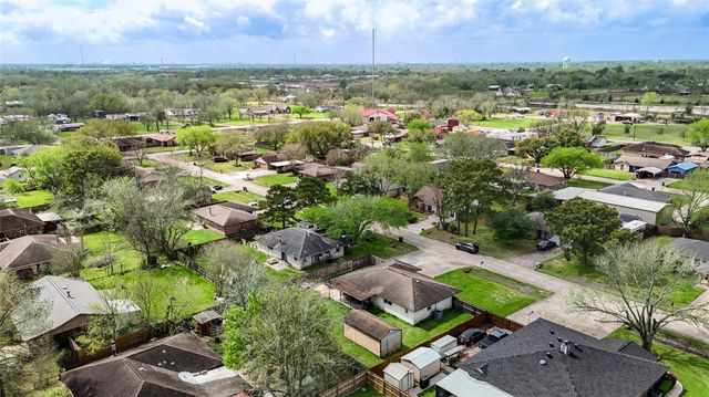 8610 Bluebonnet Street, Highlands, TX 77562