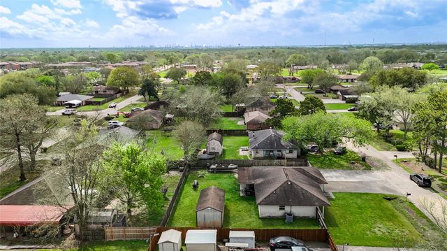 8610 Bluebonnet Street, Highlands, TX 77562
