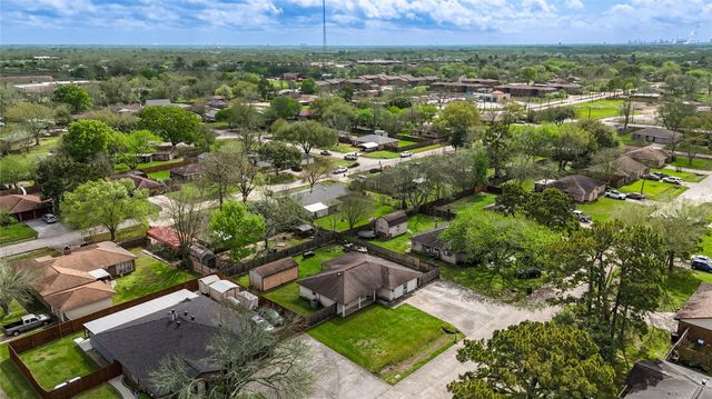 8610 Bluebonnet Street, Highlands, TX 77562