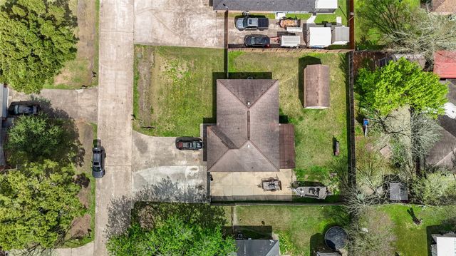 8610 Bluebonnet Street, Highlands, TX 77562